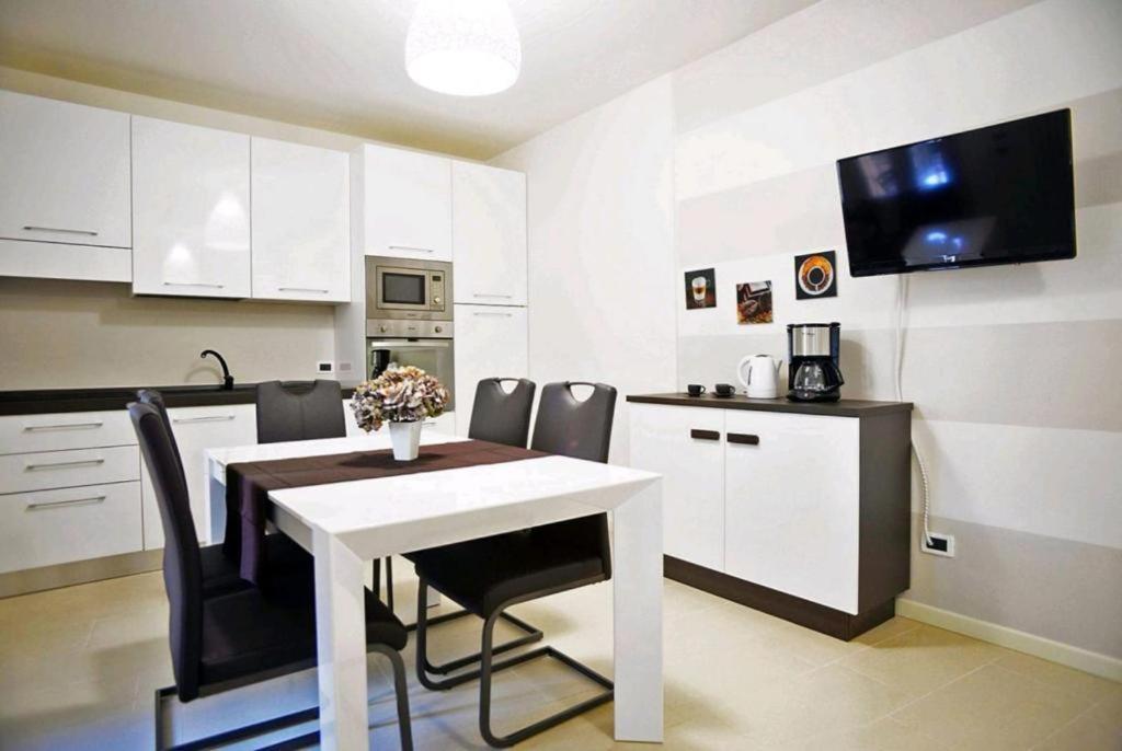 Ventuno - Modern Apartment - Country & Lake Lovere Exterior foto