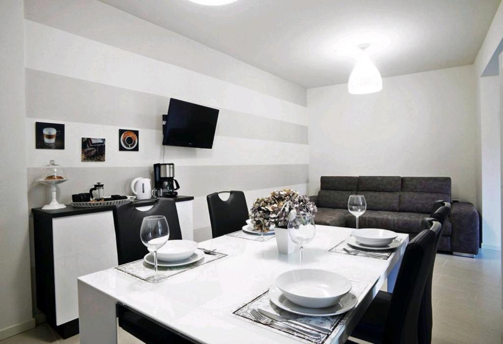 Ventuno - Modern Apartment - Country & Lake Lovere Exterior foto